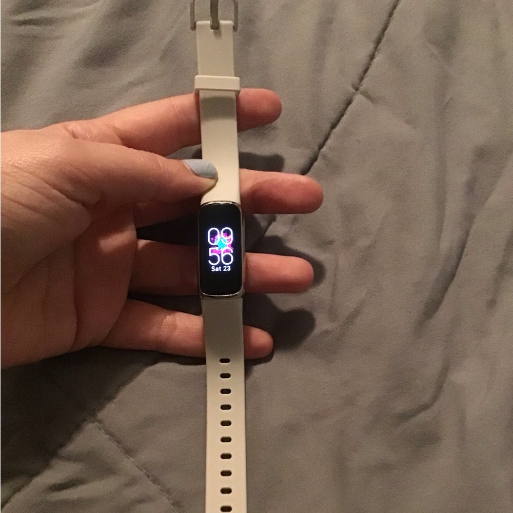 Fitbit Luxe, gold trim